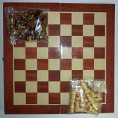 Шахматы деревянные,доска 29х29 см, лакированные фигуры